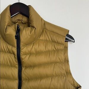 i.FIV5 Recycled Nylon Puffer Vest – Lightweight & Packable